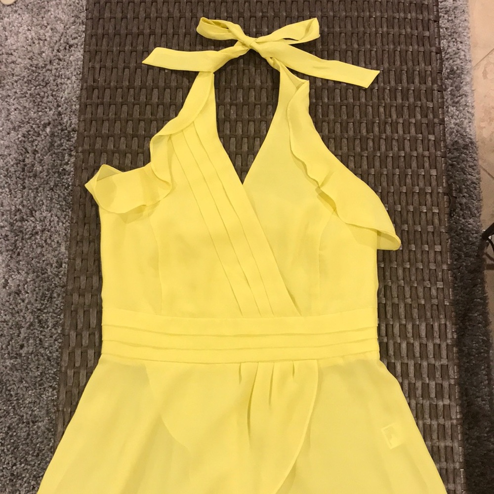 In perfect condition! Gianni Bini Ruffle Halter